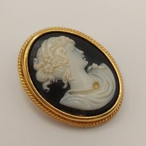AVON Black & Gold Right-facing Vintage Cameo Pendant Brooch EUC